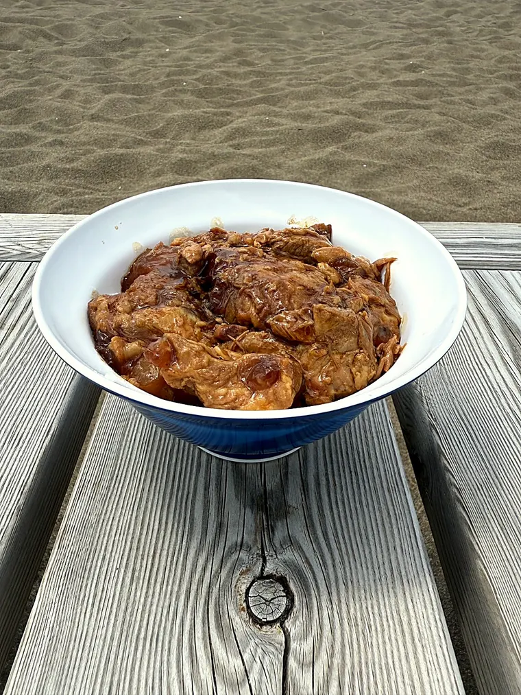 新潟県産豚バラ軟骨の角煮丼